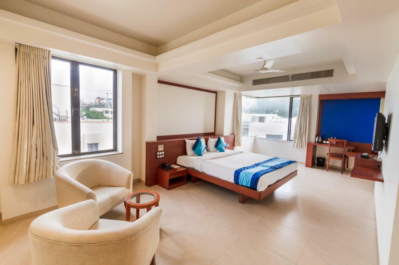Hotel Mint Montvert, Baner Pune Exterior foto
