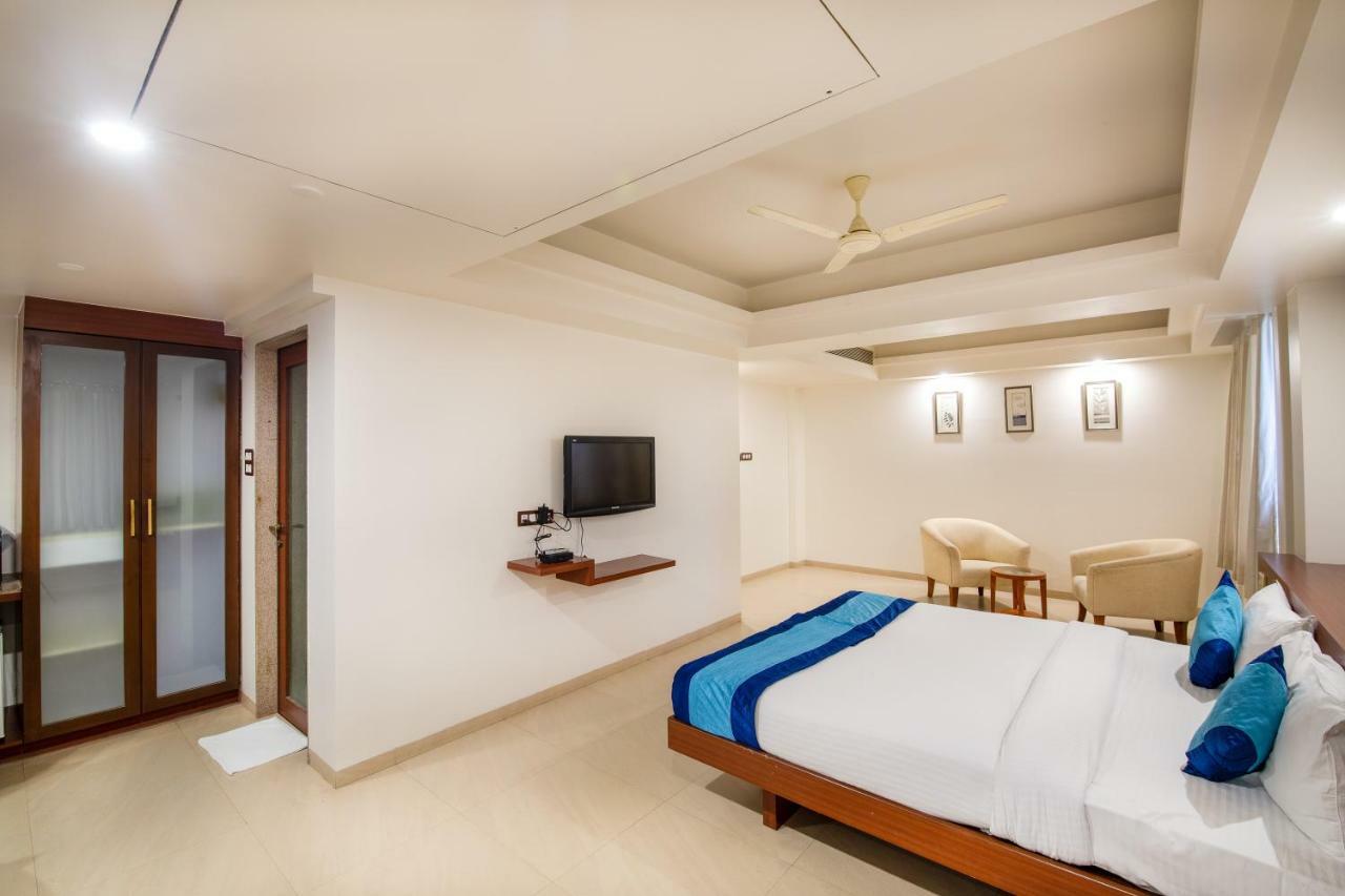 Hotel Mint Montvert, Baner Pune Exterior foto
